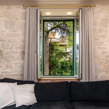 Adora Luxury